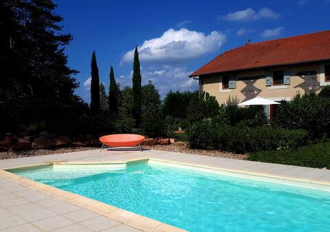 LE CUVAGE - 4 PERSON BARN APARTMENT - LARGE POOL