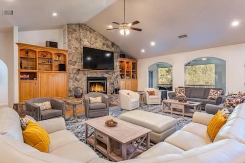 Big Oak Manor- HUGE home w/ spa, theater, sauna