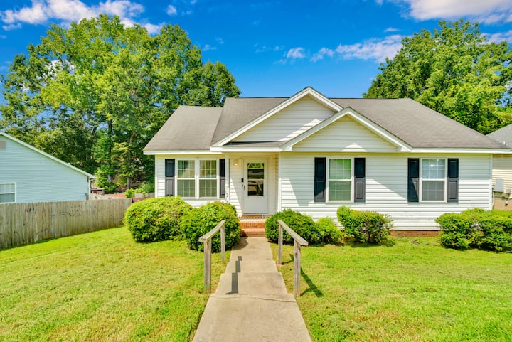Pet-friendly 3br + Near Hospitals + Bbq + Deck - Charlotte, NC