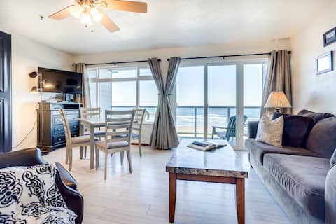 Ocean Front Condo! Walk to Everything~ Surf & Sand