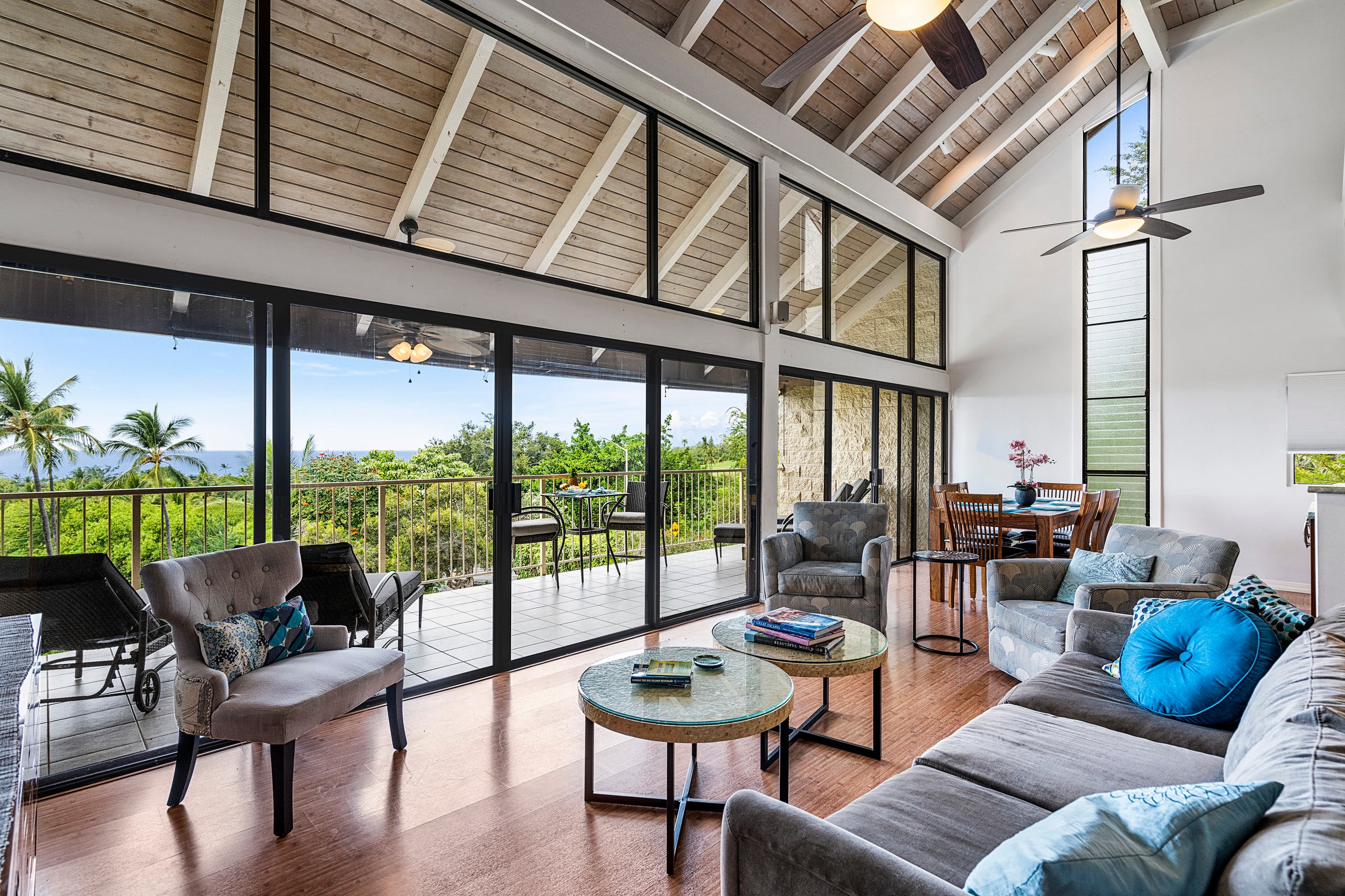 Condo in Kailua-Kona · ★4.78 · 3 bedrooms · 5 beds · 2.5 shared baths - Image 2