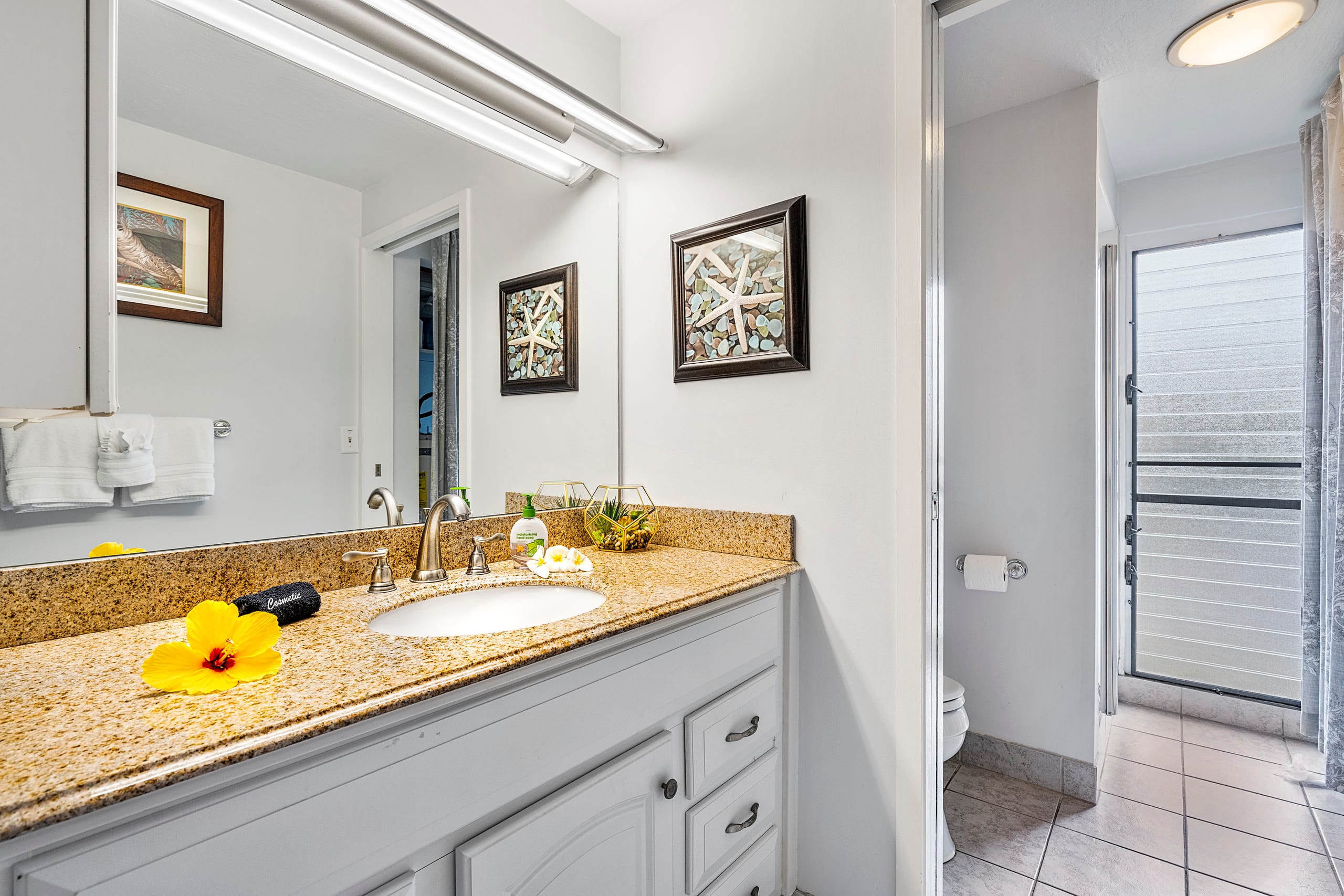 Condo in Kailua-Kona · ★4.78 · 3 bedrooms · 5 beds · 2.5 shared baths - Image 13