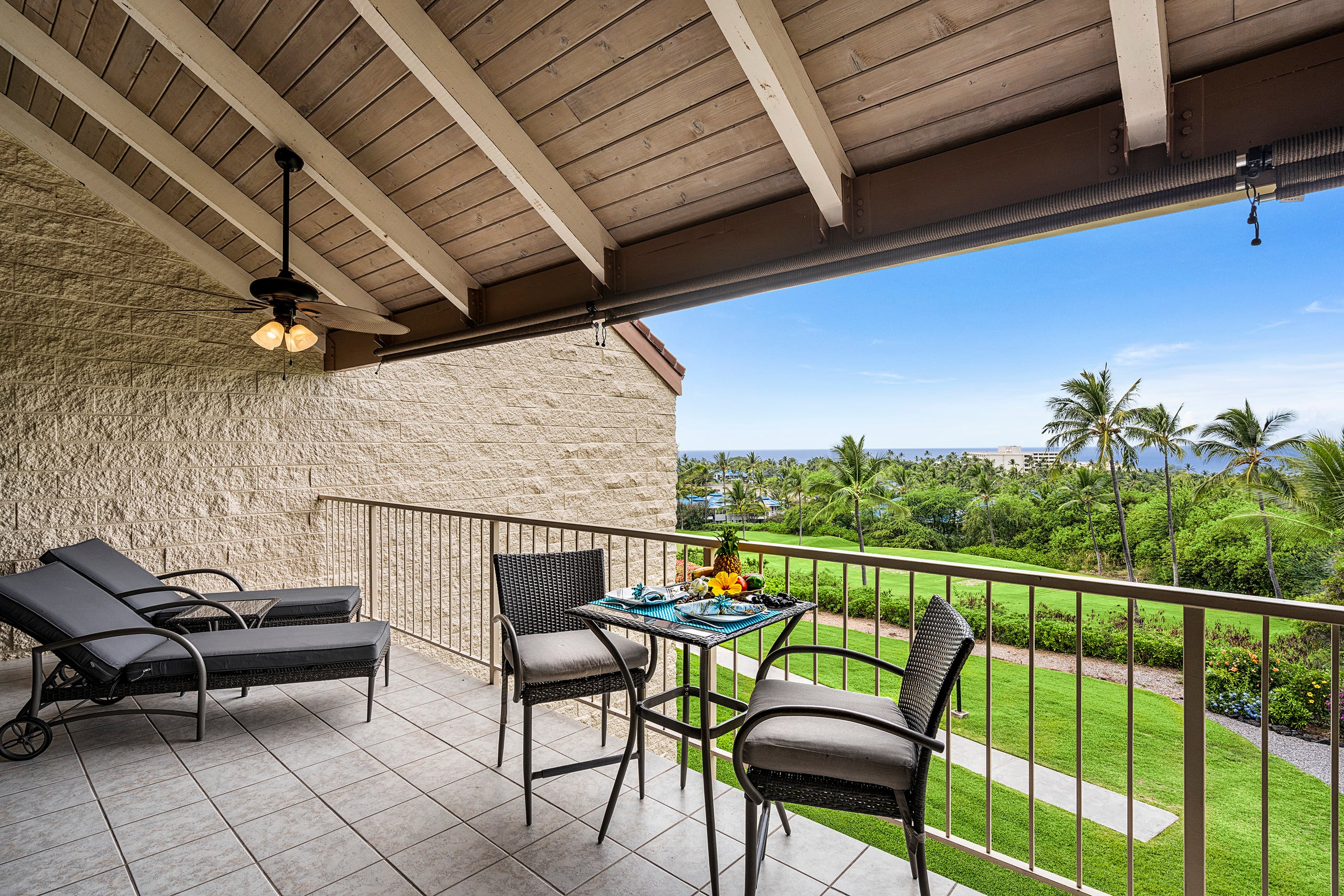 Condo in Kailua-Kona · ★4.78 · 3 bedrooms · 5 beds · 2.5 shared baths - Image 18