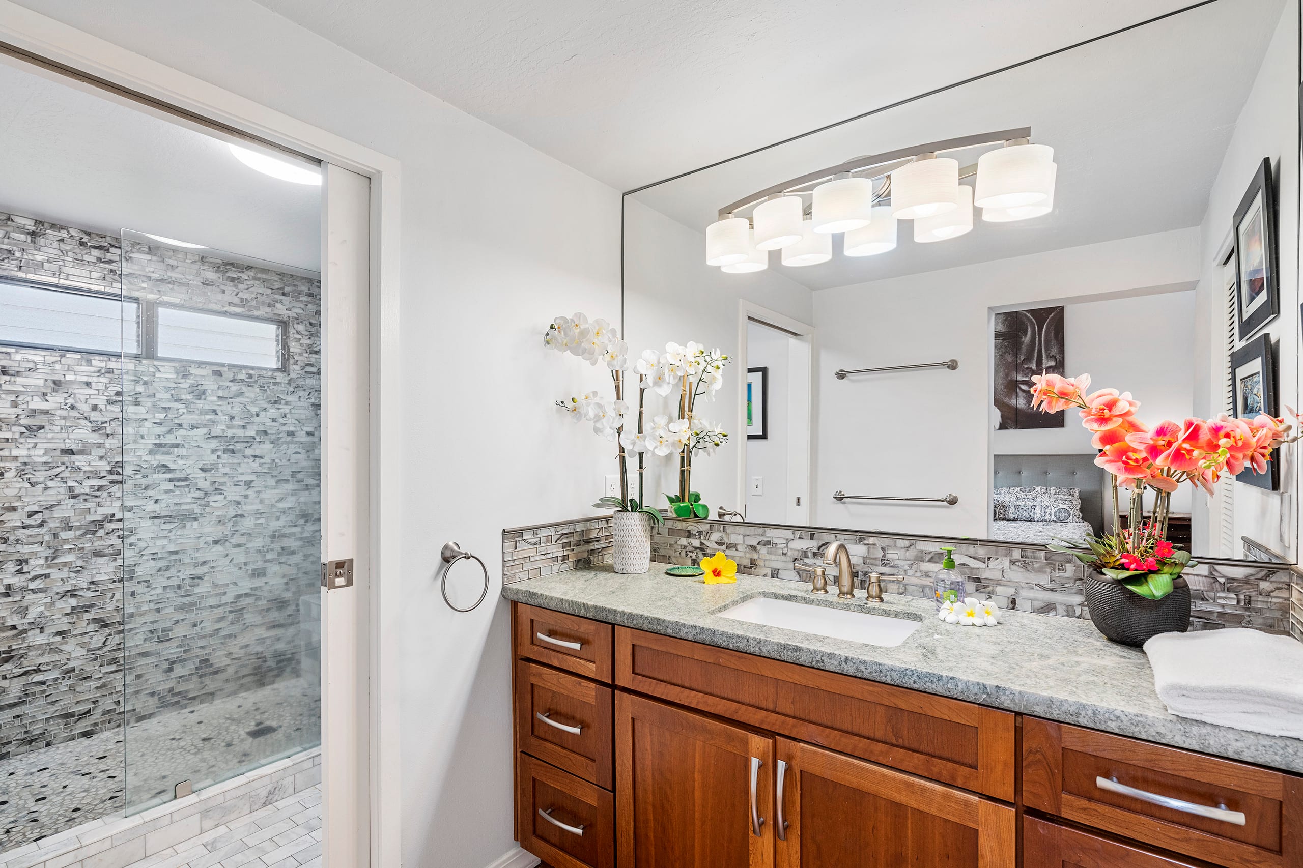 Condo in Kailua-Kona · ★4.78 · 3 bedrooms · 5 beds · 2.5 shared baths - Image 10