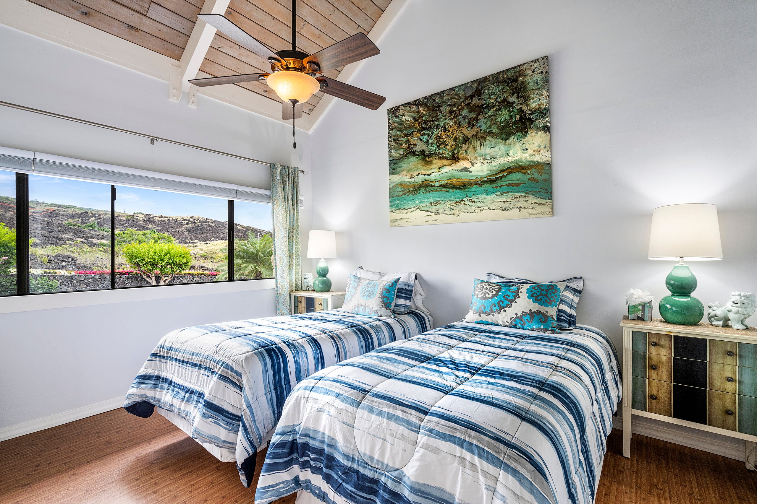 Condo in Kailua-Kona · ★4.78 · 3 bedrooms · 5 beds · 2.5 shared baths - Image 12