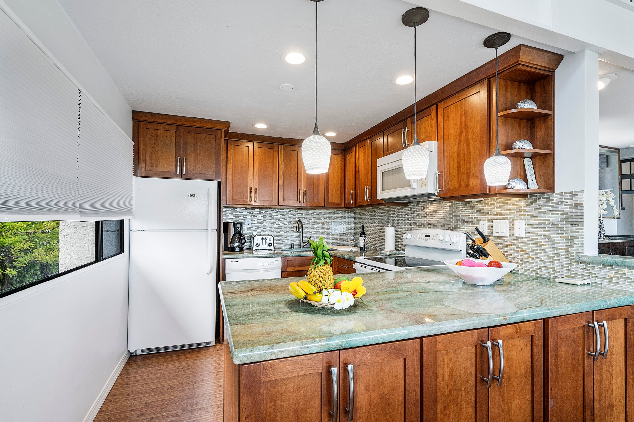 Condo in Kailua-Kona · ★4.78 · 3 bedrooms · 5 beds · 2.5 shared baths - Image 7