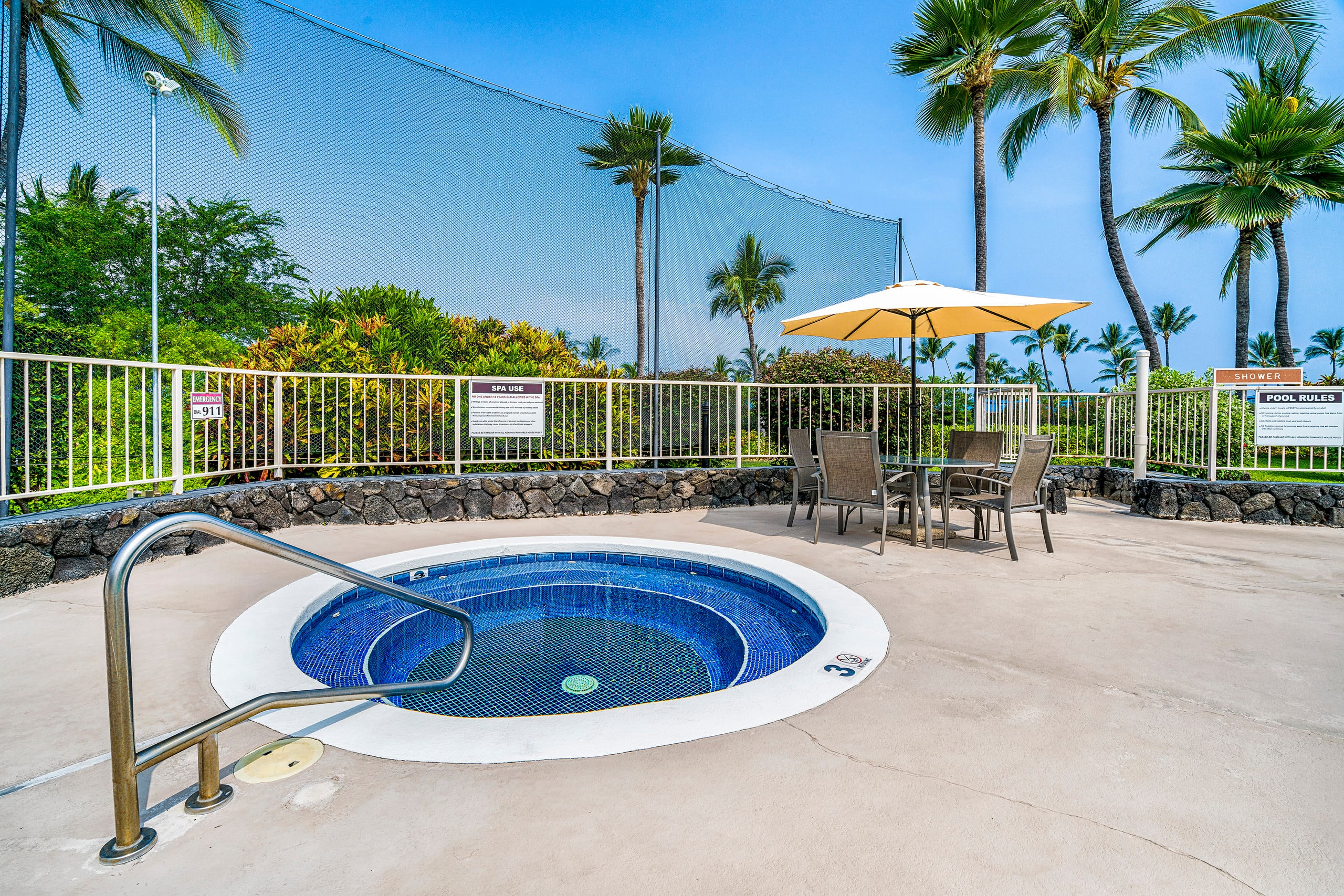 Condo in Kailua-Kona · ★4.78 · 3 bedrooms · 5 beds · 2.5 shared baths - Image 24