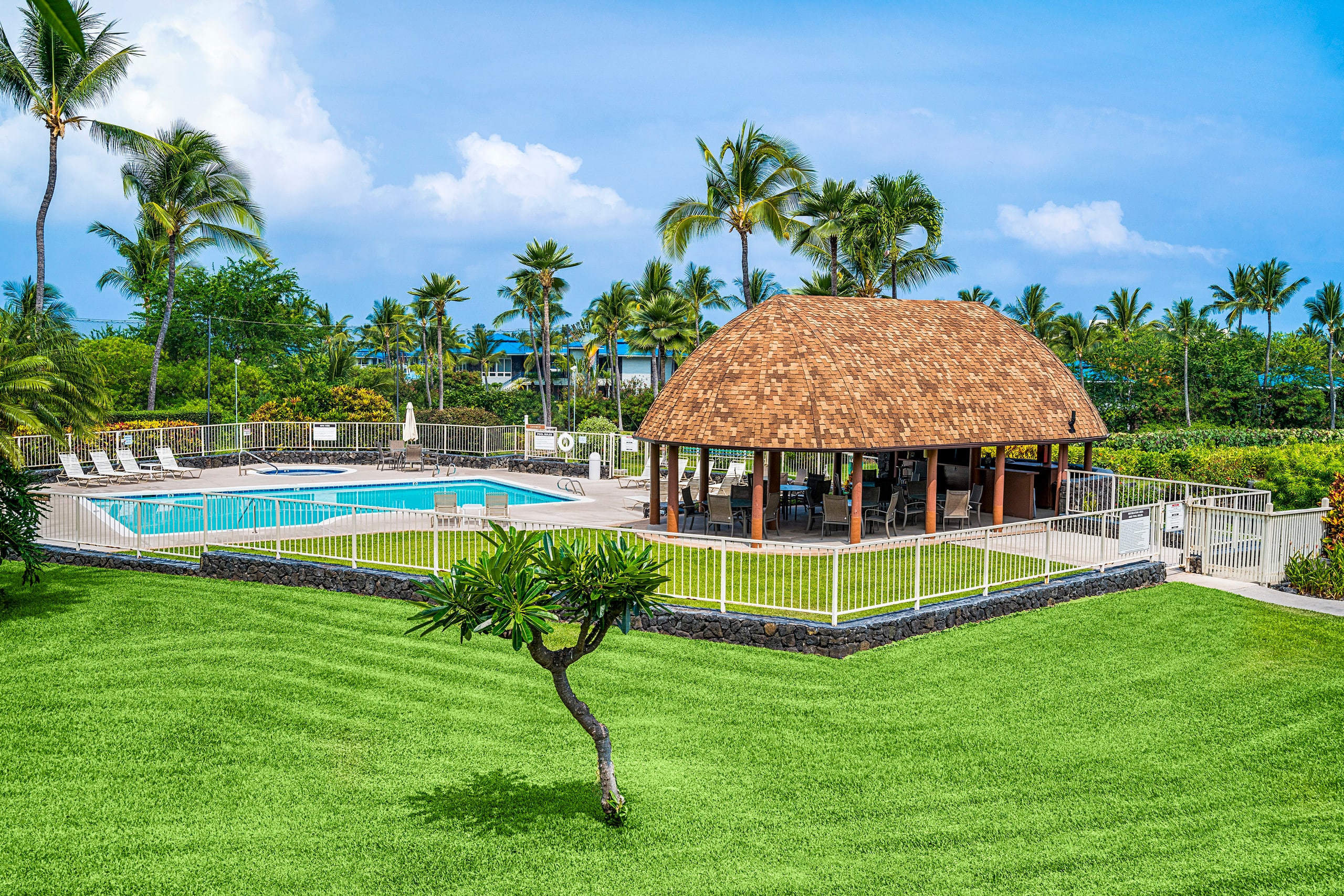 Condo in Kailua-Kona · ★4.78 · 3 bedrooms · 5 beds · 2.5 shared baths - Image 25