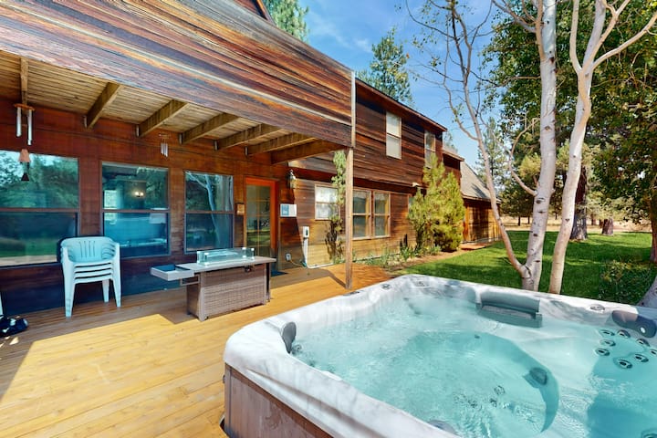 Grand 5br | Hot Tub | Fireplace | Deck | W/d - Sisters, OR