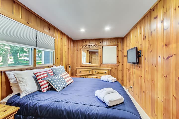 Dhomë gjumi e nivelit të ulët dopio "queen"