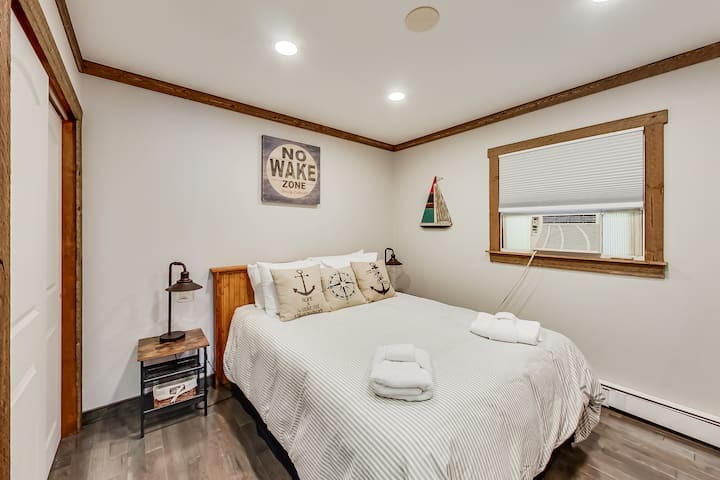 Dhomë gjumi e nivelit të ulët dopio "queen"