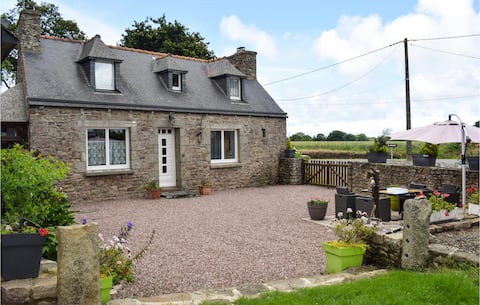 Nice home in Pléhédel with WiFi