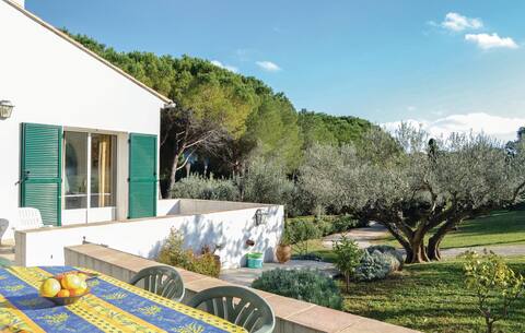 Awesome home in Toulon