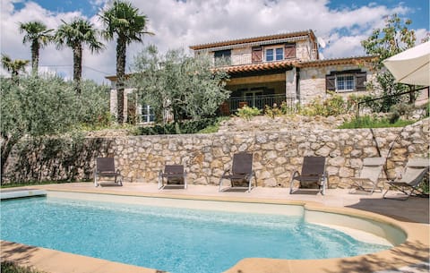 Gorgeous home in Fayence with WiFi