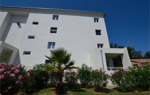 Amazing apartment in Moriani Plage with kitchen