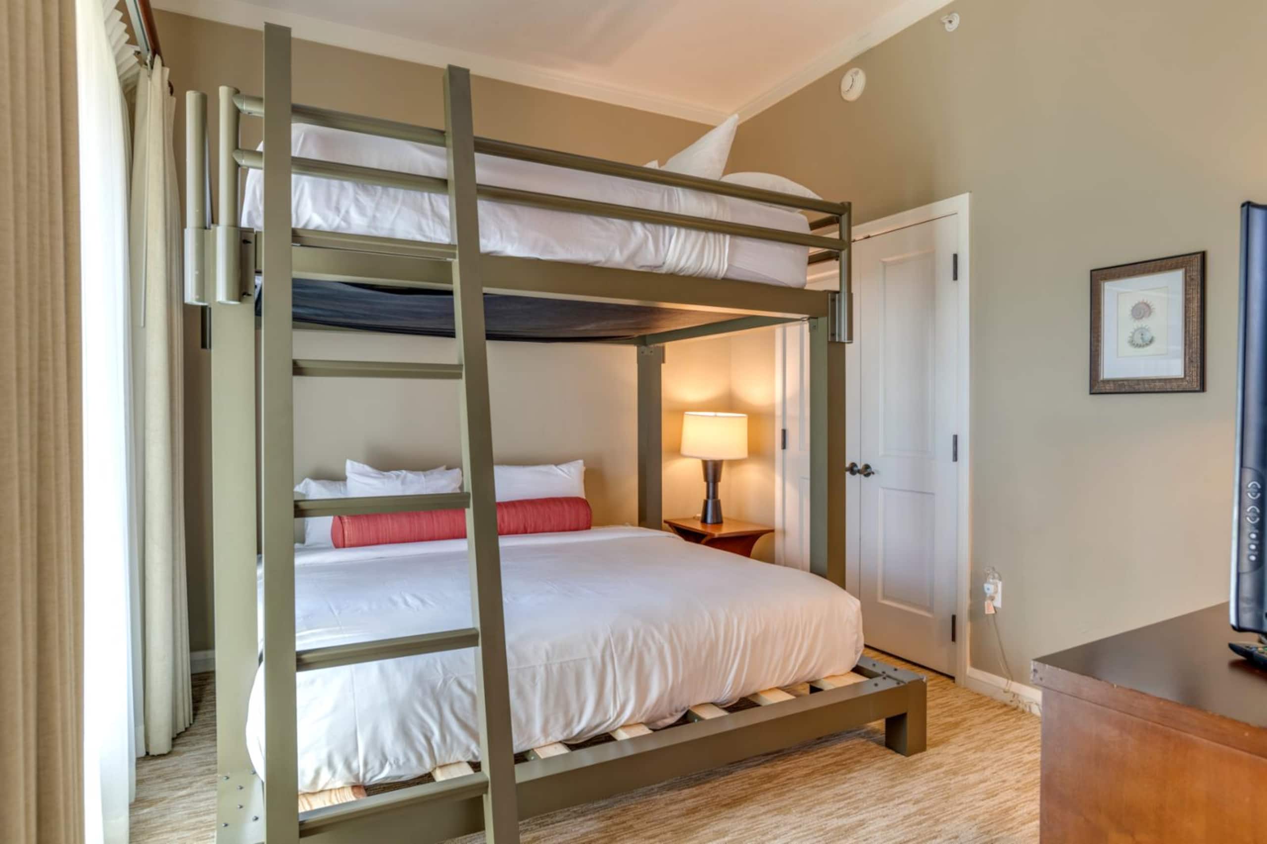 Condo in Lahaina · ★4.8 · 2 bedrooms · 4 beds · 1 bath - Image 30