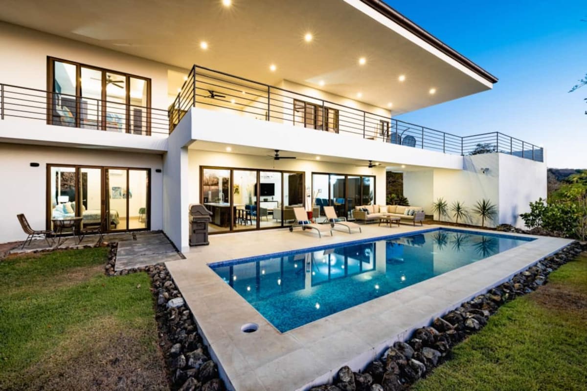 Casa Blanca •3 Master Suites & Pool •Walk to Beach - Houses for Rent in Playa Hermosa, Guanacaste Province, Costa Rica - Image 1