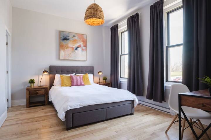 MTLVR #16 | Sleeps 12, A/C, 10 min to downtown gallery image 5