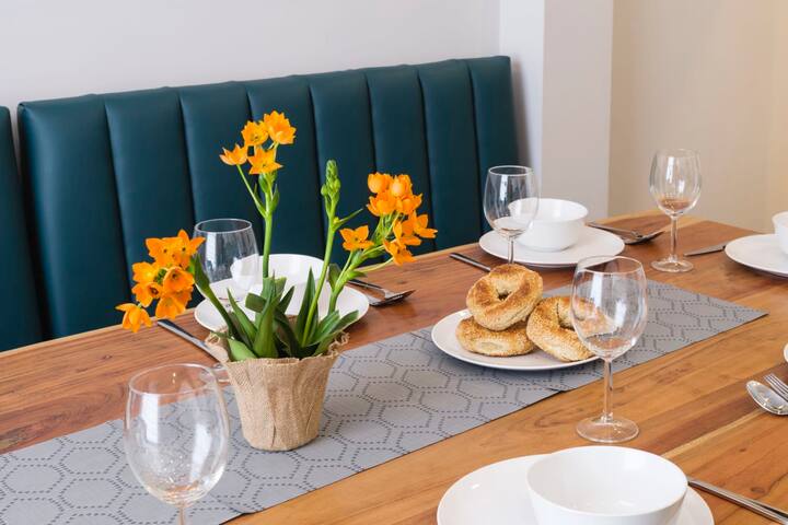 MTLVR #16 | Sleeps 12, A/C, 10 min to downtown gallery image 3