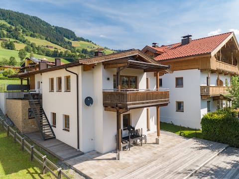Successful Airbnb property: Group house at walking distance from the cosy We in Westendorf