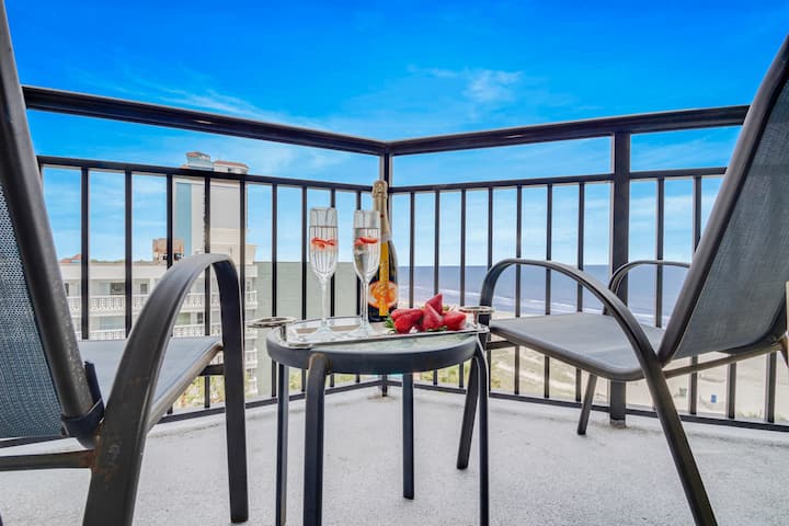 Seaside Serenity~ Oceanview Suite! - Ripley's Aquarium of Myrtle Beach