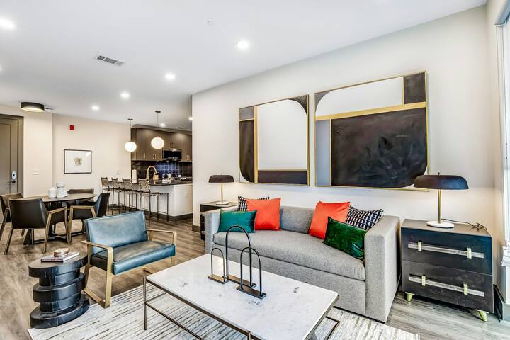 Stylish 3BR Muse Nashville 5th-Floor | Balcony gallery image 2