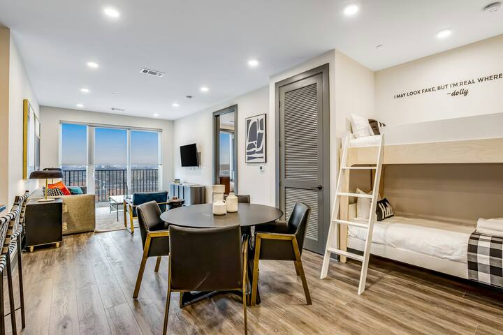 Stylish 3BR Muse Nashville 5th-Floor | Balcony gallery image 4