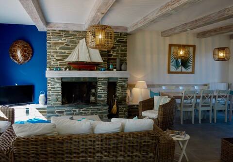 Beautiful seaside villa direct beach access 8