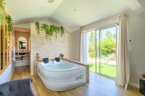 Love 85 Essentials – Love Room