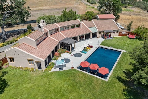 Spacious home, Sleeps 12, Spa, Pool, EV, Stunning!