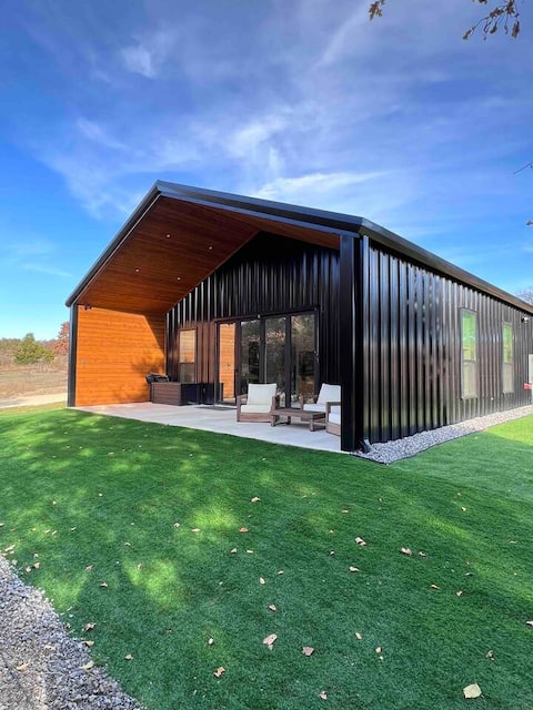 Barndo| King bed | Firepit |great escape from city