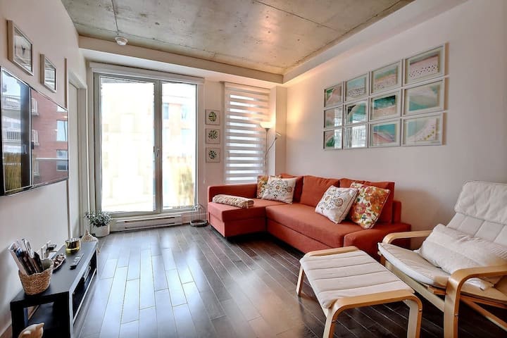 Stunning 1br Condo With Balcony In Heart Of Mtl - Montreal
