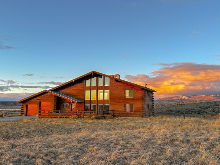 Large cabin with Amazing views, sunsets, wildlife