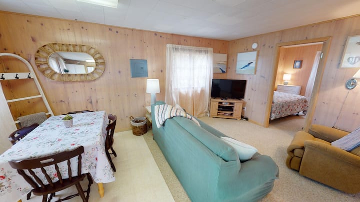 2brm, 1bath Cottage With Lake Access + Mooring Pin - Mullett Lake, MI
