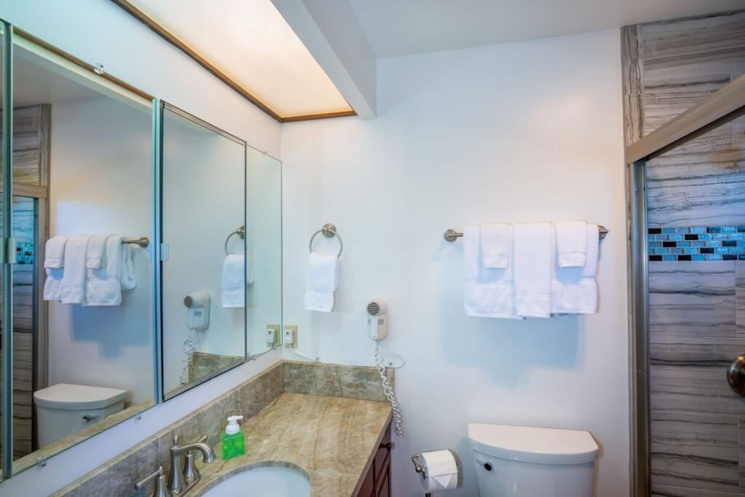 Condo in Princeville · ★4.79 · 2 bedrooms · 2 beds · 2 private baths - Image 11