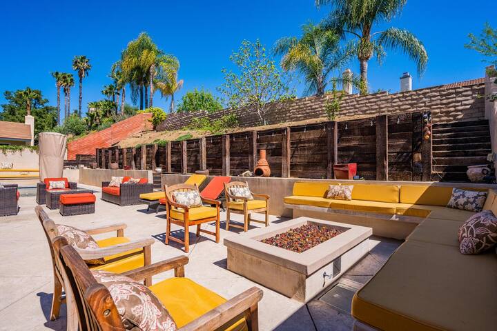 Vibrant Agoura Hills Home w/ Pool gallery image 2