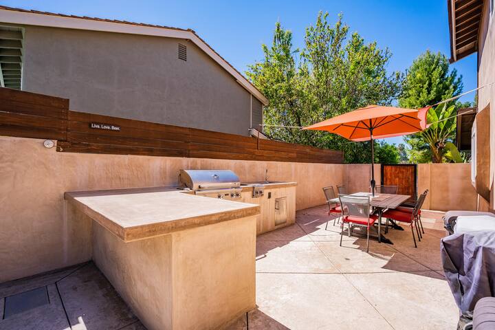 Vibrant Agoura Hills Home w/ Pool gallery image 5