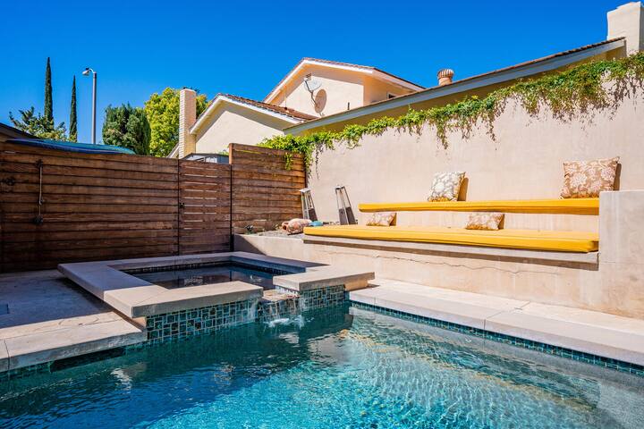 Vibrant Agoura Hills Home w/ Pool gallery image 3