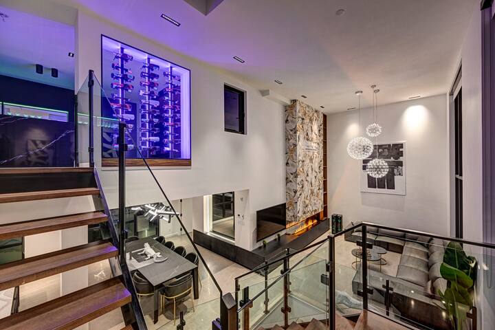 Clubhaus Ultimate VIP Penthouse,Hot Tub,Sleeps 20+ gallery image 2