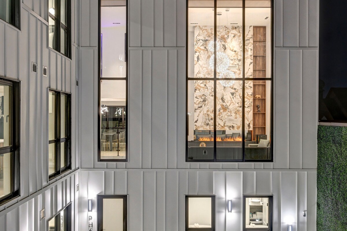 Clubhaus Ultimate VIP Penthouse,Hot Tub,Sleeps 20+ - Condominiums