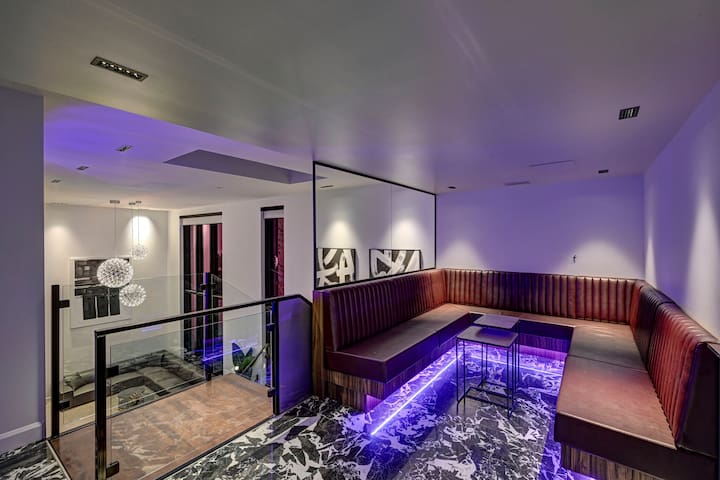 Clubhaus Ultimate VIP Penthouse,Hot Tub,Sleeps 20+ gallery image 4