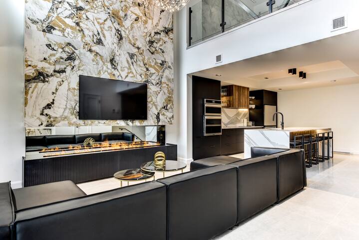 CLUBHAUS Premium XL Penthouse, Rooftop Hot Tub, Sleeps 16 gallery image 5