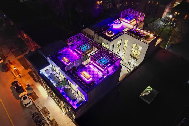CLUBHAUS VIP Suite, Private Hot Tub, Sleep 16 - Condominiums for