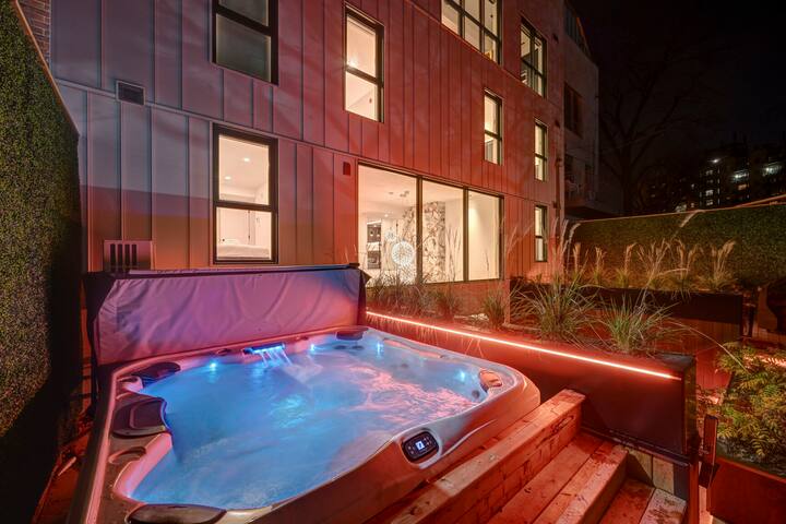 CLUBHAUS VIP Suite, Private Hot Tub, Sleep 16 gallery image 2
