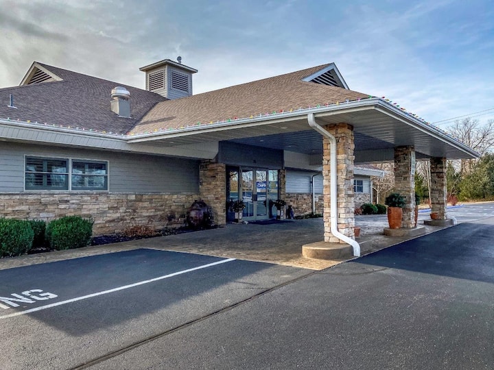 Pool | Wifi | Lake Front | Sleeps 6 | Mm 13 (632dc - Lake Ozark, MO