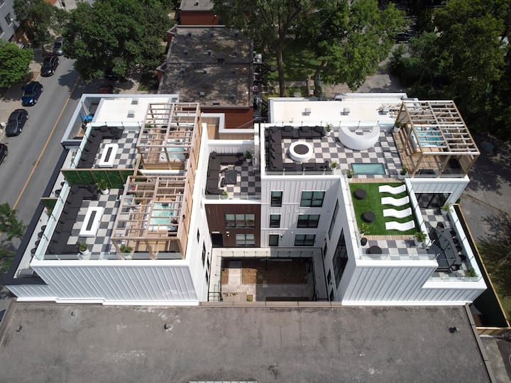 CLUBHAUS Executive Penthouse, Private Rooftop, Sleeps 12+