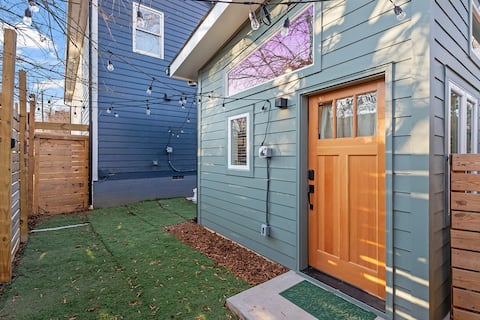 Top Airbnb: Chic Downtown Raleigh Tiny House in Oakwood Garden Club