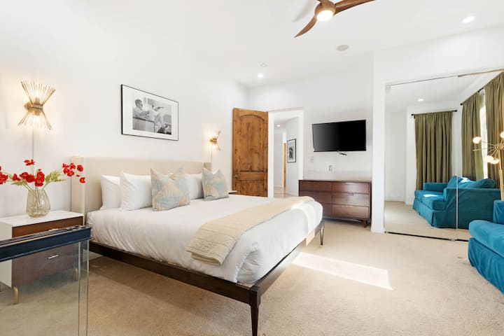 Chumba cha kulala 4 kina kitanda cha mfalme.