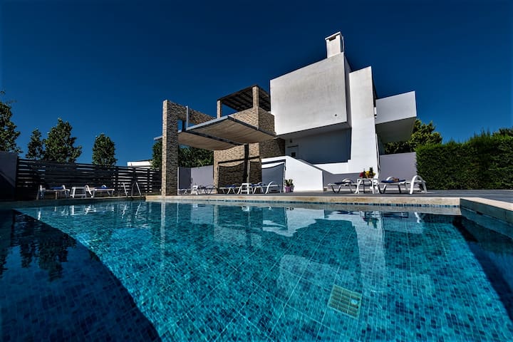Xenos Villa 1 With Private Swimming Pool Near The