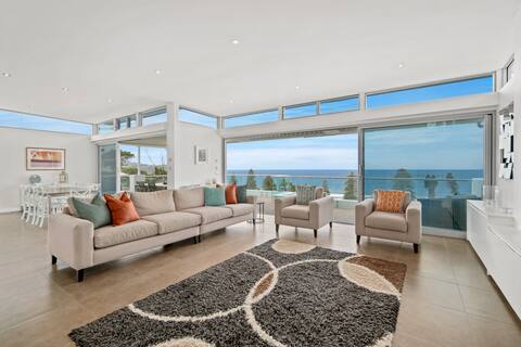 Three-storey Beach Home with Balcony & Ocean views